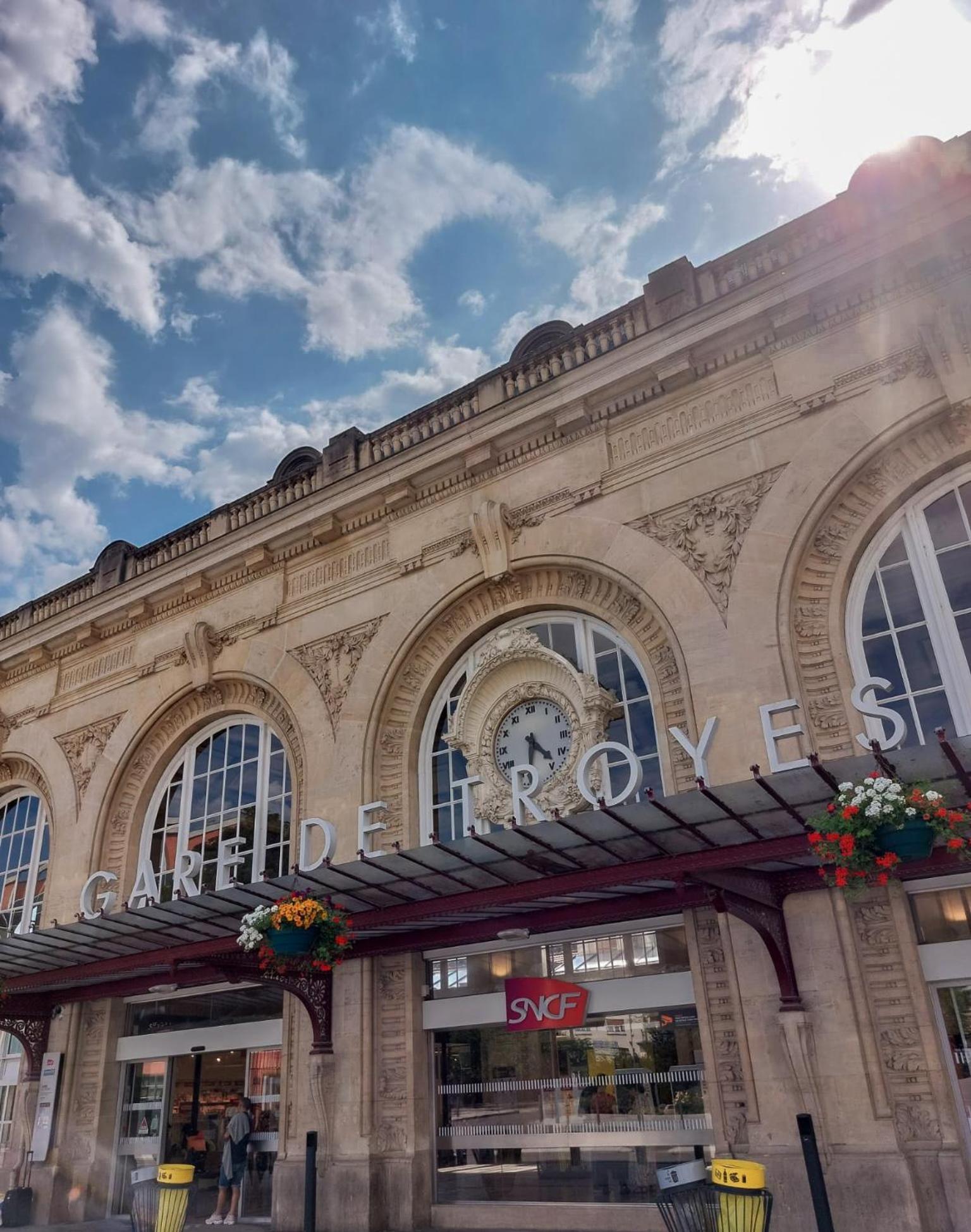 La Perle - Ideal Family - Hypercentre - Wifi Hd Troyes Exterior photo